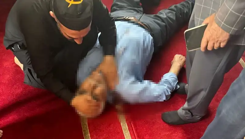 Camide Namaz Kılarken Bıçaklanan Adamın Dramı ve Olayın Ardındaki Sır Perdesi