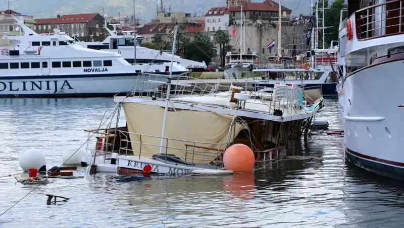 Hırvatistan'da Fırtına Sebebiyle Feribot Gemisi Battı: Detaylar Şaşırtıyor