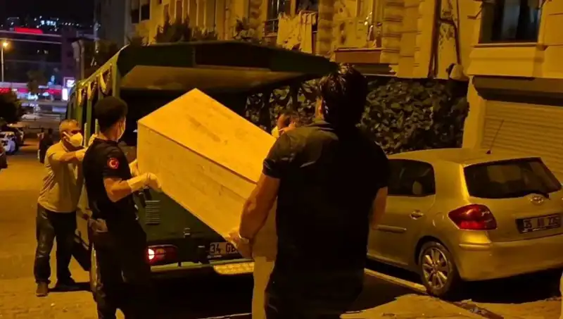 Esenyurt'ta Gizemli Ölüm: Kadın Cansız Bulundu