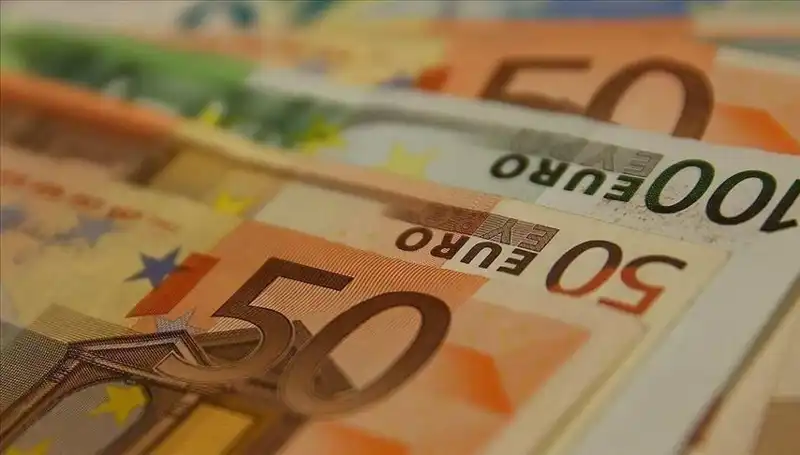 Euro, Dolar Karşısında Yılın En Düşük Seviyelerine Geriledi!