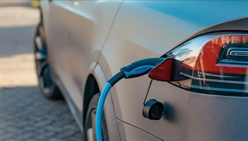 Elektrikli Araç Alımında Düşüş: Nedenleri ve Gelecek Trendleri