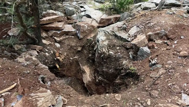 Eski Vali ve Emekli Albay Define Araştırırken Suçüstü Yakalandı!