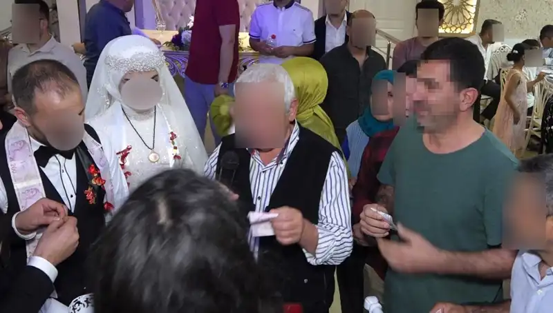 Davetsiz Misafir Düğün Pastasıyla Kriz Yarattı: Şok Edici Olay